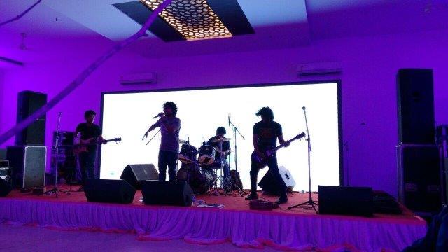 famous live band agra